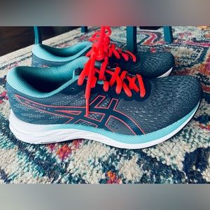ASICS Gel Excite 7, size 8 women’s